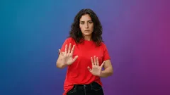 5 señales de que alguien está violando tus límites personales y qué hacer al respecto